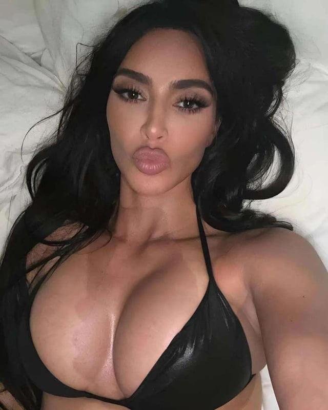 Kim Kardashian But It's Her Showing Off Her Amazing Tits #USUfl78P