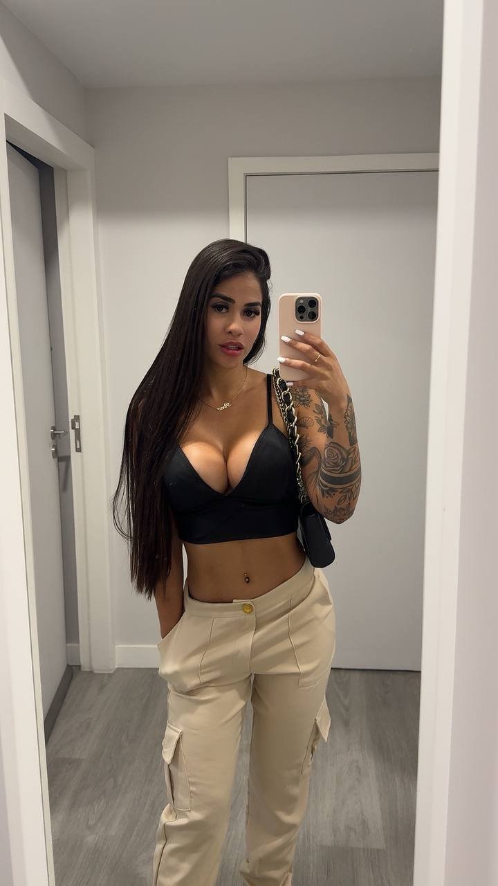 Morena siliconada com botox é uma puta safada gostosa G!H Ri3e!r0 #MydST9yQ